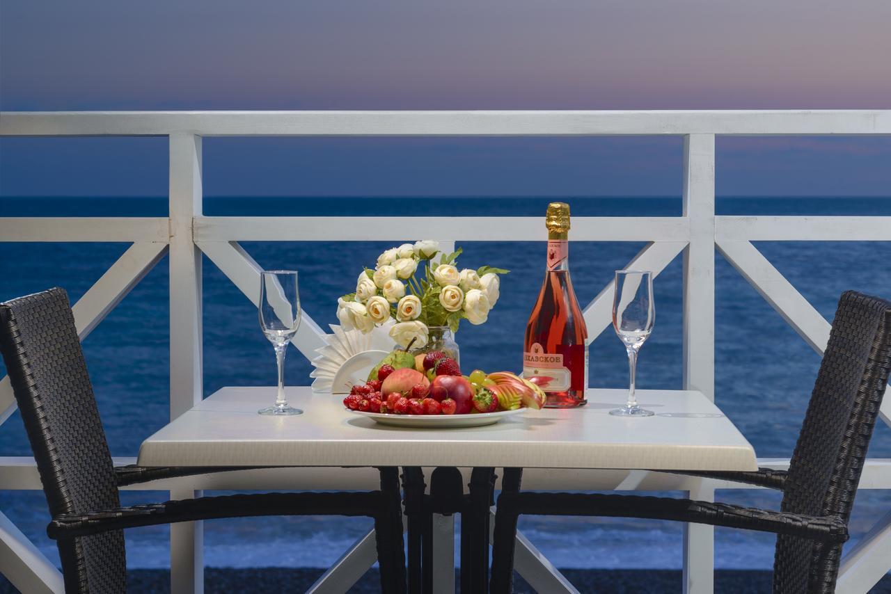 Hotel Cheluskintsev Гагра Екстер'єр фото