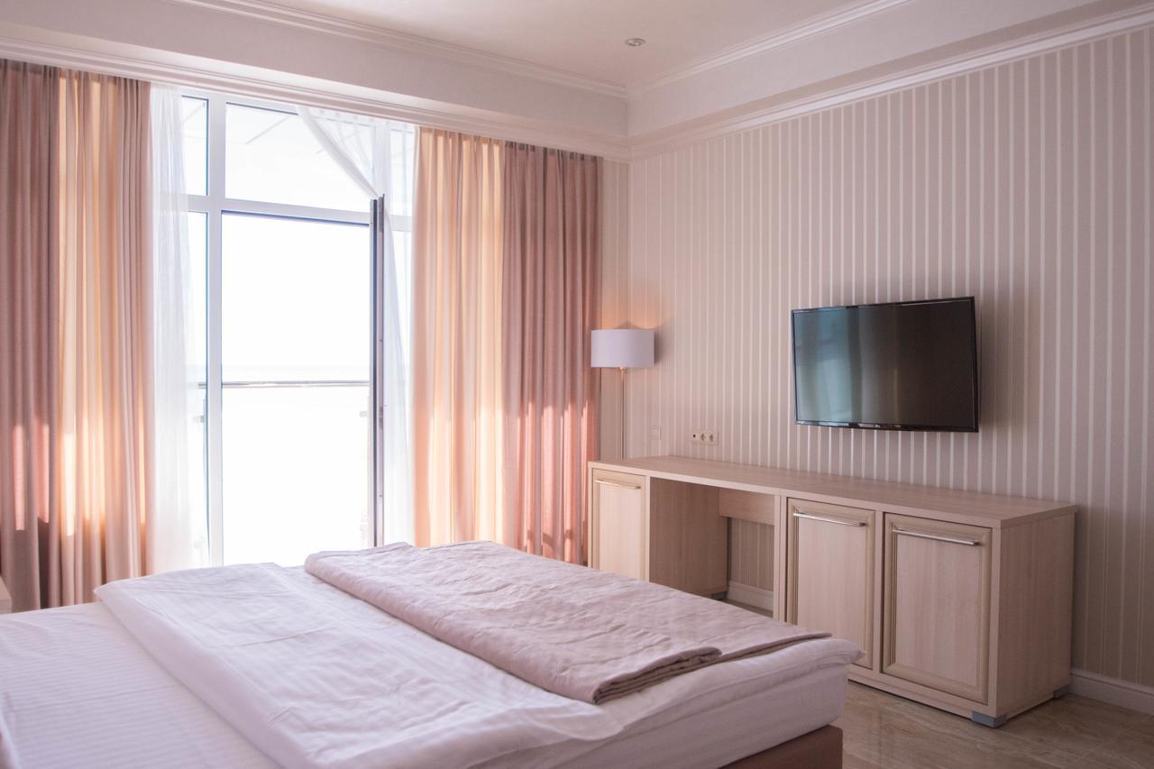 Hotel Cheluskintsev Гагра Екстер'єр фото