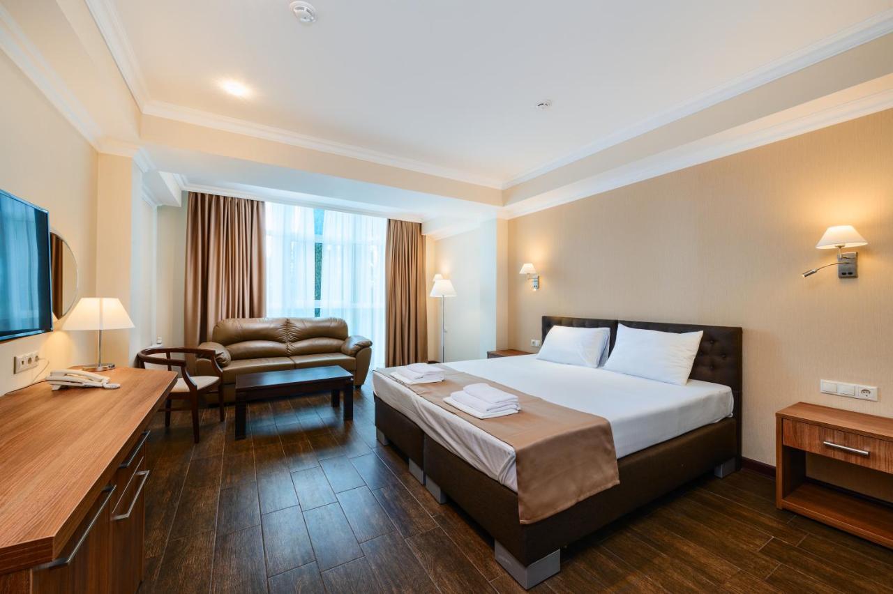 Hotel Cheluskintsev Гагра Екстер'єр фото