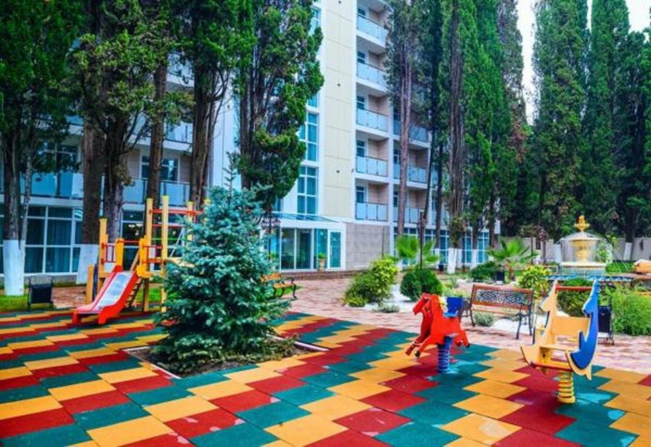 Hotel Cheluskintsev Гагра Екстер'єр фото