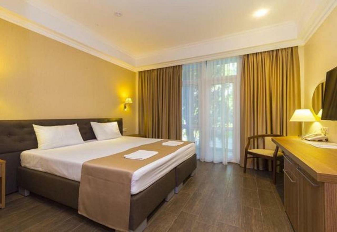 Hotel Cheluskintsev Гагра Екстер'єр фото