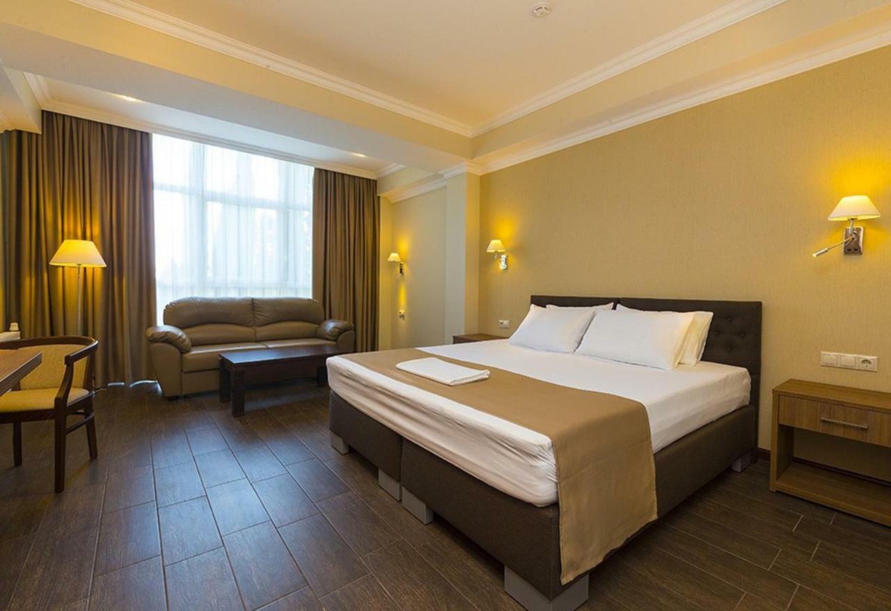 Hotel Cheluskintsev Гагра Екстер'єр фото